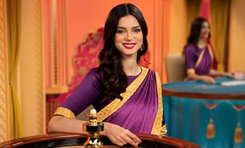 Giải đấu e-Sports chuyên nghiệp với các game thủ tập trung và màn hình lớn